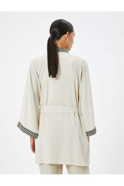 Koton Oversize lněné viskózové kimono - 3/4 vzor rukávu a detail pásku