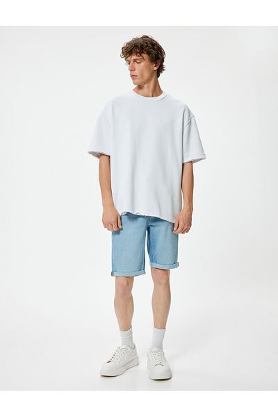 Koton Jeansshorts im Bermuda-Schnitt und schmaler Passform – mit Bündchen und Knopfleiste
