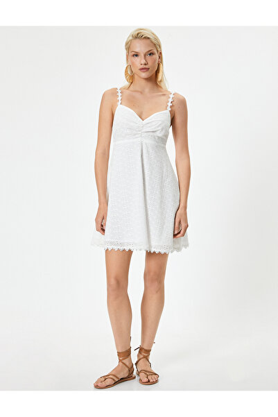 Koton Minikleid mit Muschelsaum und dünnen Trägern – gefüttert und mit Barca-Krawatte