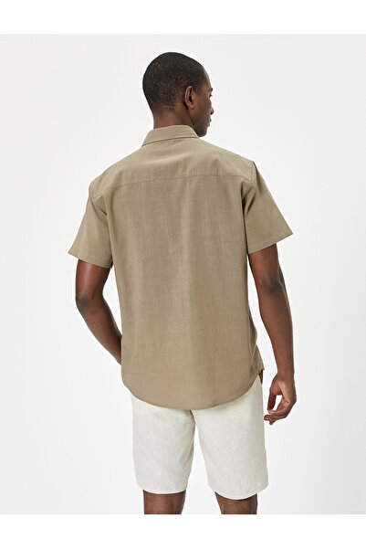 Koton Λεπτομέρεια τσέπης με κοντομάνικο πουκάμισο με λεπτή εφαρμογή με κλασικό γιακά