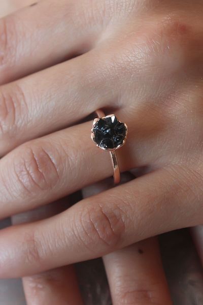 Clariss Black Color Lotus Flower Figure Gold Color Women's Ring