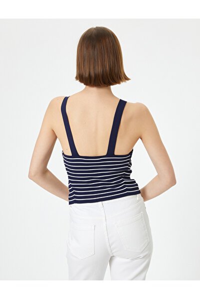 Koton Riemchen-Athlet mit goldenen Knöpfen, detailliert, drapiert