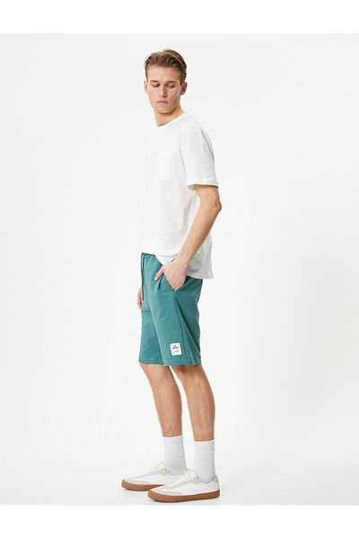 Koton Bermudashorts mit Schnürung in der Taille und Taschen mit Label-Print