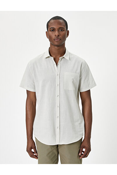Koton Λεπτομέρεια τσέπης με κοντομάνικο πουκάμισο με λεπτή εφαρμογή με κλασικό γιακά