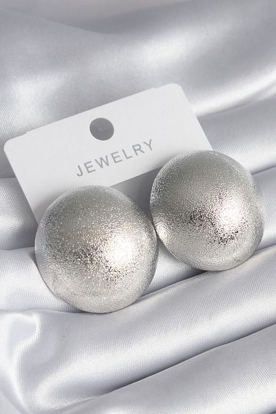 STİL E DİVERSO Brass Silver Color Embroidery Detail Round Model Women's Earrings