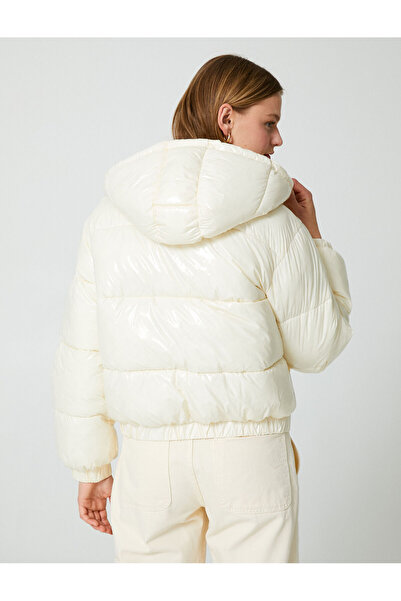 Koton Kısa Şişme Mont Parlak Kapüşonlu Fermuarlı