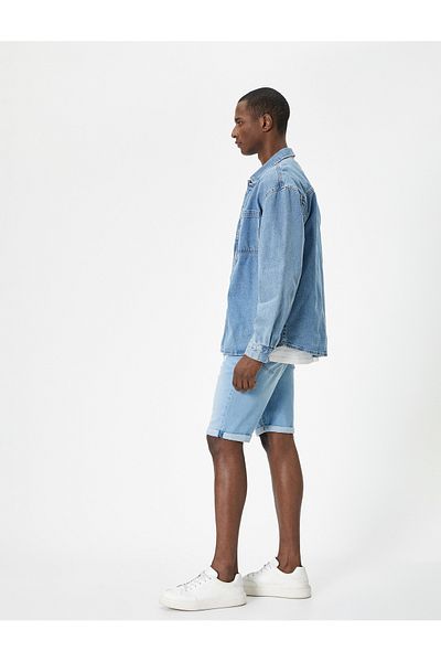 Koton Zerrissene Jeansshorts im Slim Fit mit aufgenähten Knöpfen und Taschen