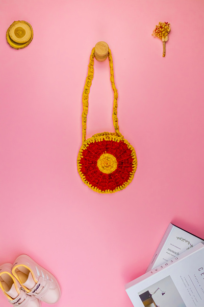 Yalçınoğlu Kız Çocukları İçin Şirin ve Pratik Örgü Çanta