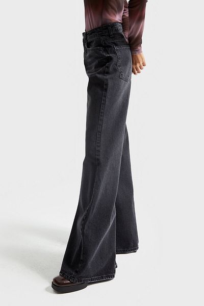 its basic Dunkel geräucherte Flare-Fit-Jeanshose aus 100 % Baumwolle für Damen