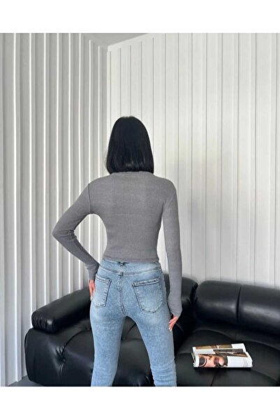 SERBA Блуза з високим коміром, напівзастібкою на блискавці та шнурівкою