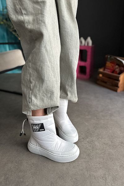 SHOEBELLAS Arow White Flat Label Detailed Women's Boots