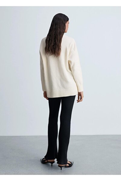 MANGO Woman Sivri yaka oversize kazak