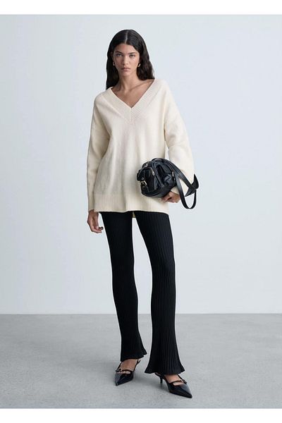 MANGO Woman Oversize-Pullover mit spitzem Kragen