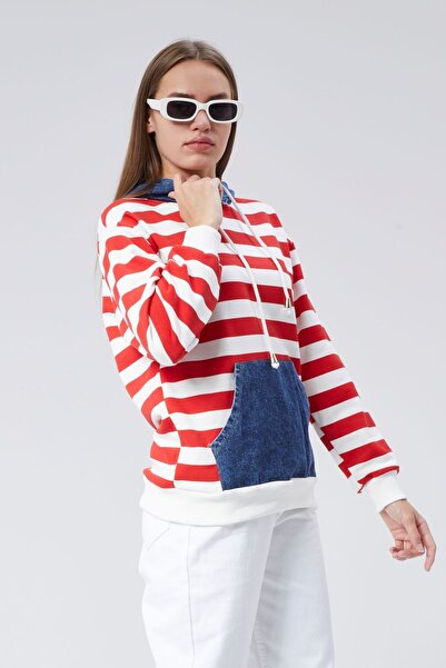 soBasic Червона смугаста оверсайз-худі з капюшоном Adriana - з кишенями-кенгуру