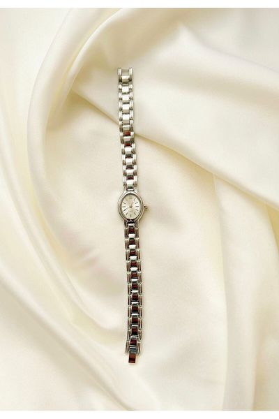 QUARTZ Silver Color Minimal Design Women's Wristwatch