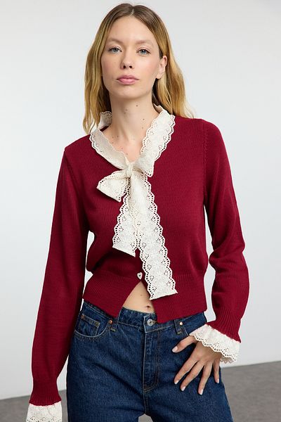 Trendyol Collection Claret Red Garni Detaillierter, farbblockierender Strick-Cardigan TWOAW25HI00251