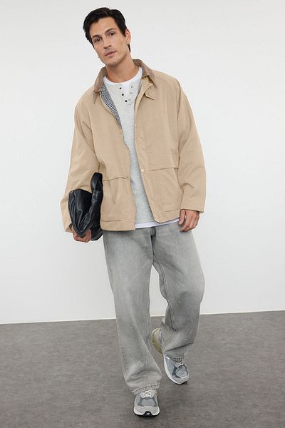 Trendyol Collection Unisex-Seasonalmantel aus Samt mit Kragendetail – normale Passform TMNAW25MO00017