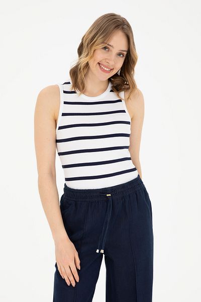 U.S. Polo Assn. Tricou alb cu decolteu rotund pentru femei50281783-VR013