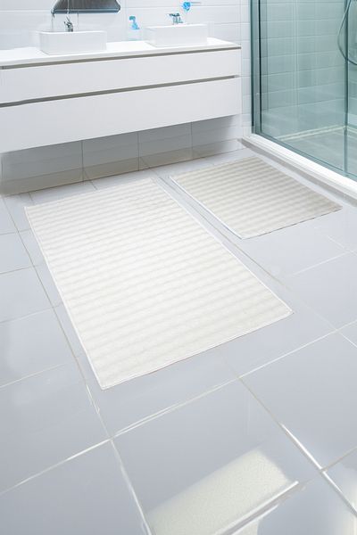 HOME ESSENTIALS Σετ 2 Χαλάκια Μπάνιου - Αντιολισθητική Βάση, Πλένεται και Απορροφά Νερό