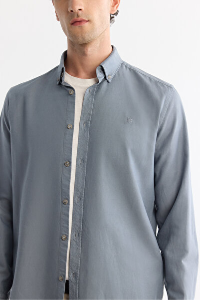 Avva Чоловіча сорочка з блакитними ґудзиками на комірі, бавовняна, м'яка на дотик, прямий крій B002036