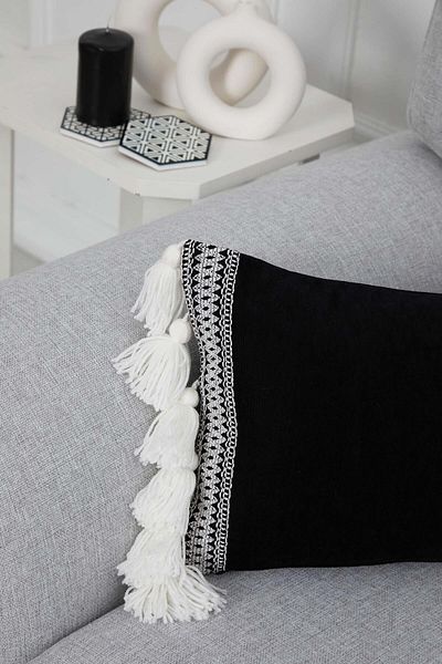 Aisha's Design Throw Pillow Cover - Pattern and Tassel Detailed, K-285