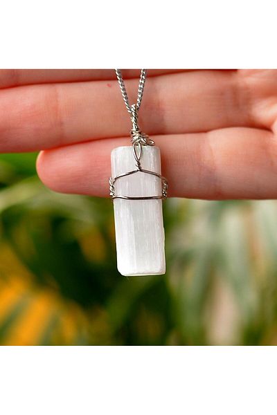 Taş Sandığı Raw Selenite Stone Necklace - Wire Wrapped