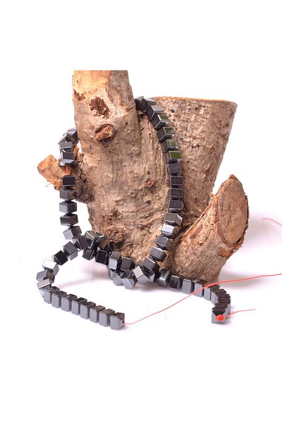 Taş Sandığı Hematite Stone Cube Funnel String - 6 mm