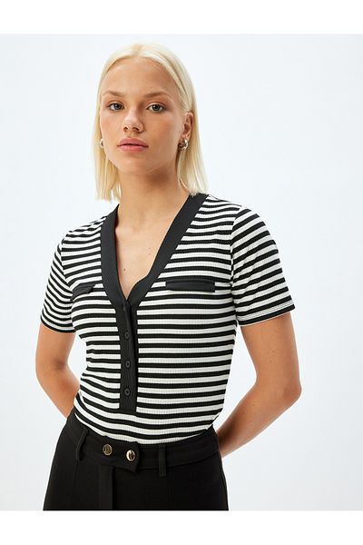 Koton Tricou slim cu decolteu în V cu contrast de culoare - mâneci scurte și nasturi
