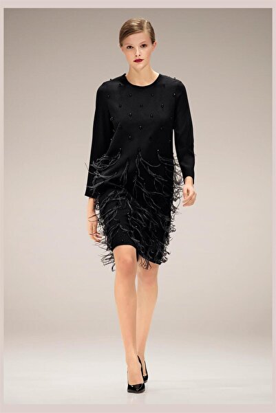 Escada Boncuk İşlemeli Devekuşu Tüy Detaylı V Yaka Siyah Yün Kazak