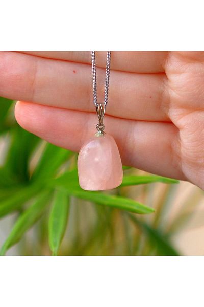 Taş Sandığı Pink Quartz Stone Unshaped Necklace