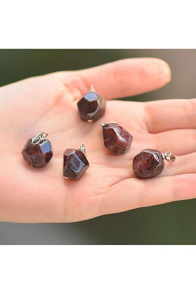 Taş Sandığı Lal Stone Necklace