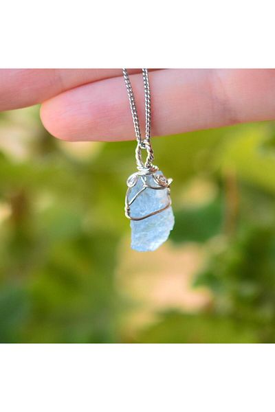 Taş Sandığı Raw Aquamarine Stone Necklace - Wire Wrapped