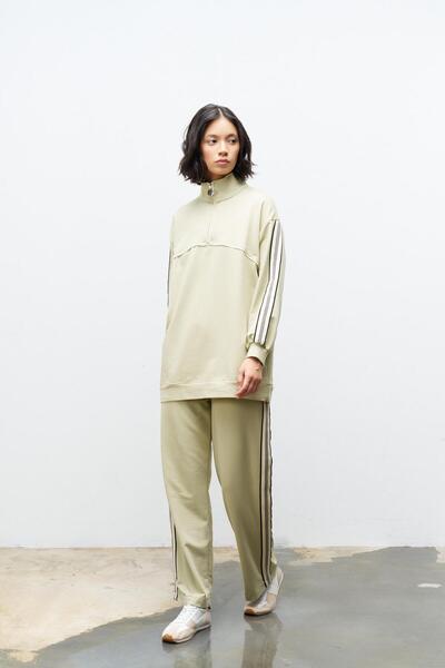 Basicpark Light Khaki Women's Sweatshirt - Stand Collar, Half Zipper, Label Detail, Comfortable Cut and Stripe Detail