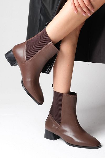 Mio Gusto Shania Brown Thin Fur Lined Elastic Blunt Toe Women's Heeled Boots