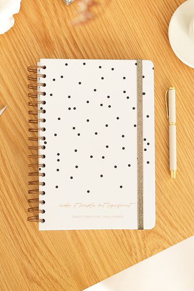Matt Notebook جدول أعمال يومي حلزوني لعام 2025 - 16x24 سم 12 شهرًا منقط