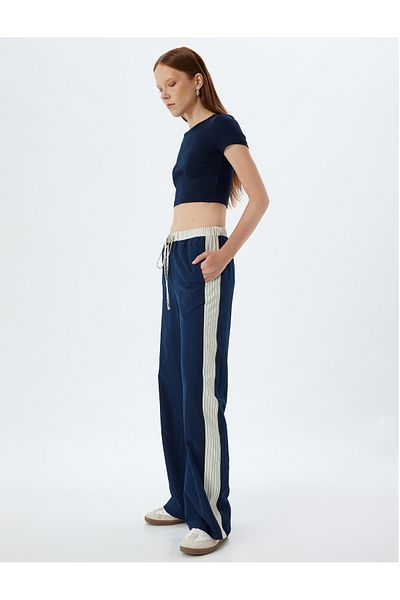 Koton Κοντό μανίκι από ύφασμα βισκόζης Crew Neck Slim Fit Crop Body