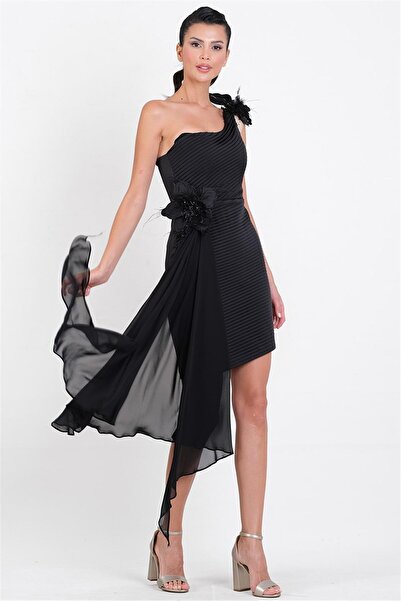 Spazio Climene Önü Piliseli Tek Omuz Çiçek Aksesuarlı Kısa Abiye Elbise SİYAH