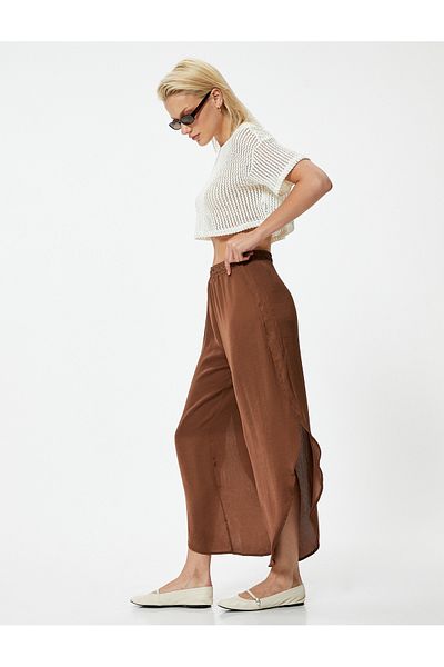 Koton Asymmetrische Hose mit Schlitz und detailliertem, bequemem Passform-Aerobin-Stoff