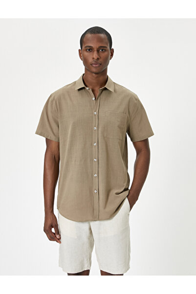 Koton Λεπτομέρεια τσέπης με κοντομάνικο πουκάμισο με λεπτή εφαρμογή με κλασικό γιακά