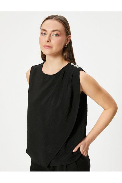 Koton Ärmellose Bluse aus Viskose mit Rundhalsausschnitt und Perlendetail