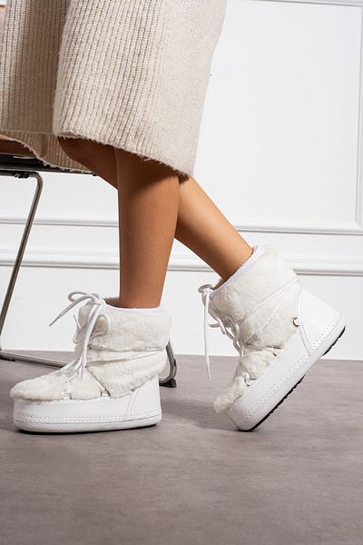 wolk shoes Miel Women's White Furry Moon Snow Boots