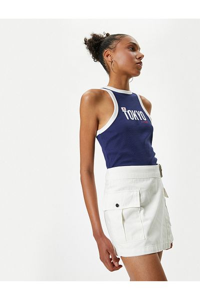 Koton Locker geschnittener Mini-Shortsrock – mit Gürtel und Taschendetail