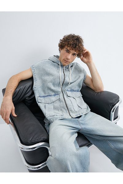 Koton Ärmellose, übergroße Jeansjacke mit Reißverschluss – Kapuze und Taschendetails