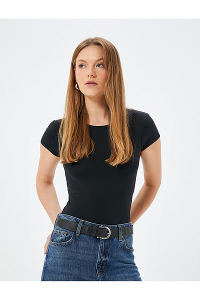 Koton Tricou de bază cu decolteu îngust, cu mânecă scurtă