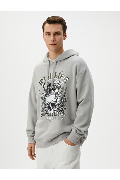Koton Übergroßes Kapuzen-Sweatshirt mit Totenkopf-Aufdruck
