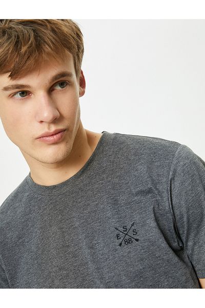 Koton Bedrucktes T-Shirt Slim Fit Rundhals Kurzarm
