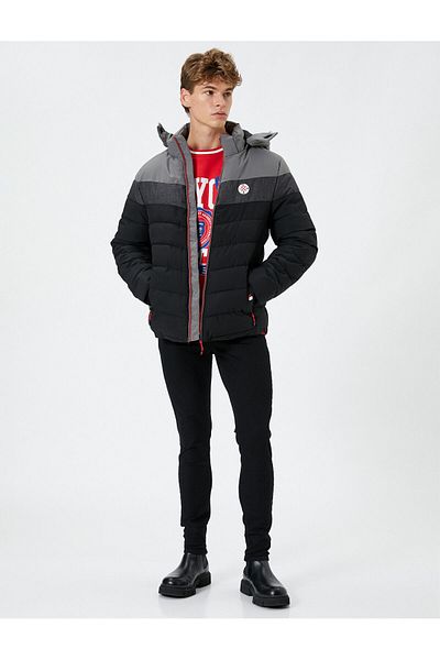 Koton Puffer Jacket με κουκούλα και εμπριμέ έγχρωμο μπλοκ τσέπη με φερμουάρ