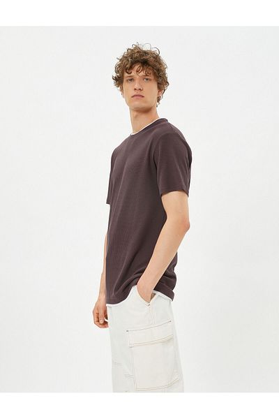 Koton Κοντό μανίκι Basic T-Shirt γιακά με λεπτομερή υφή και λεπτή εφαρμογή