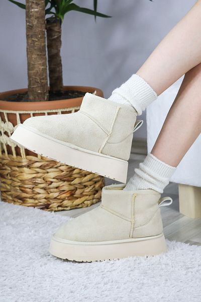asmi shoes Γυναικείες κρεμ σουέντ Pavro με γούνα στο εσωτερικό και χοντρή σόλα (4,5 cm) Μίνι κοντές μπότες