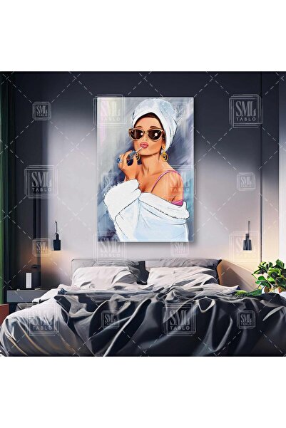 SML TABLO Audrey Hepburn Make Up Başında Havlu İle Ruj Süren Kadın Dikey Kanv...